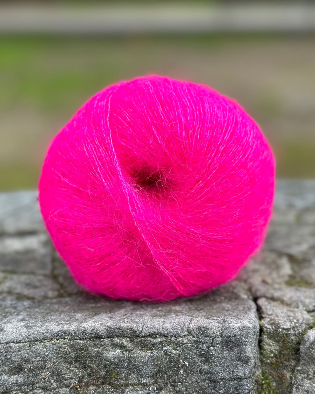 Mohair Silk Yarn in ball color Pink Fluorescent – ÉllGi