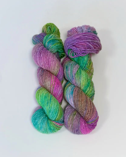 Hand dyed Yarn Wool Silk Polyamide color Lily